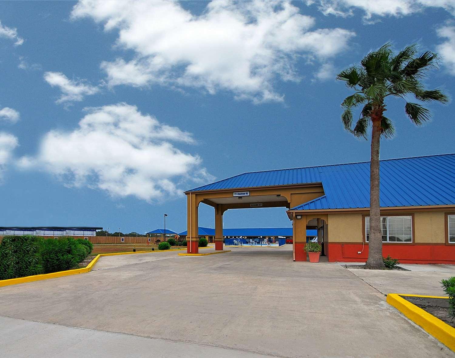 Americas Best Value Inn Sinton Exterior photo