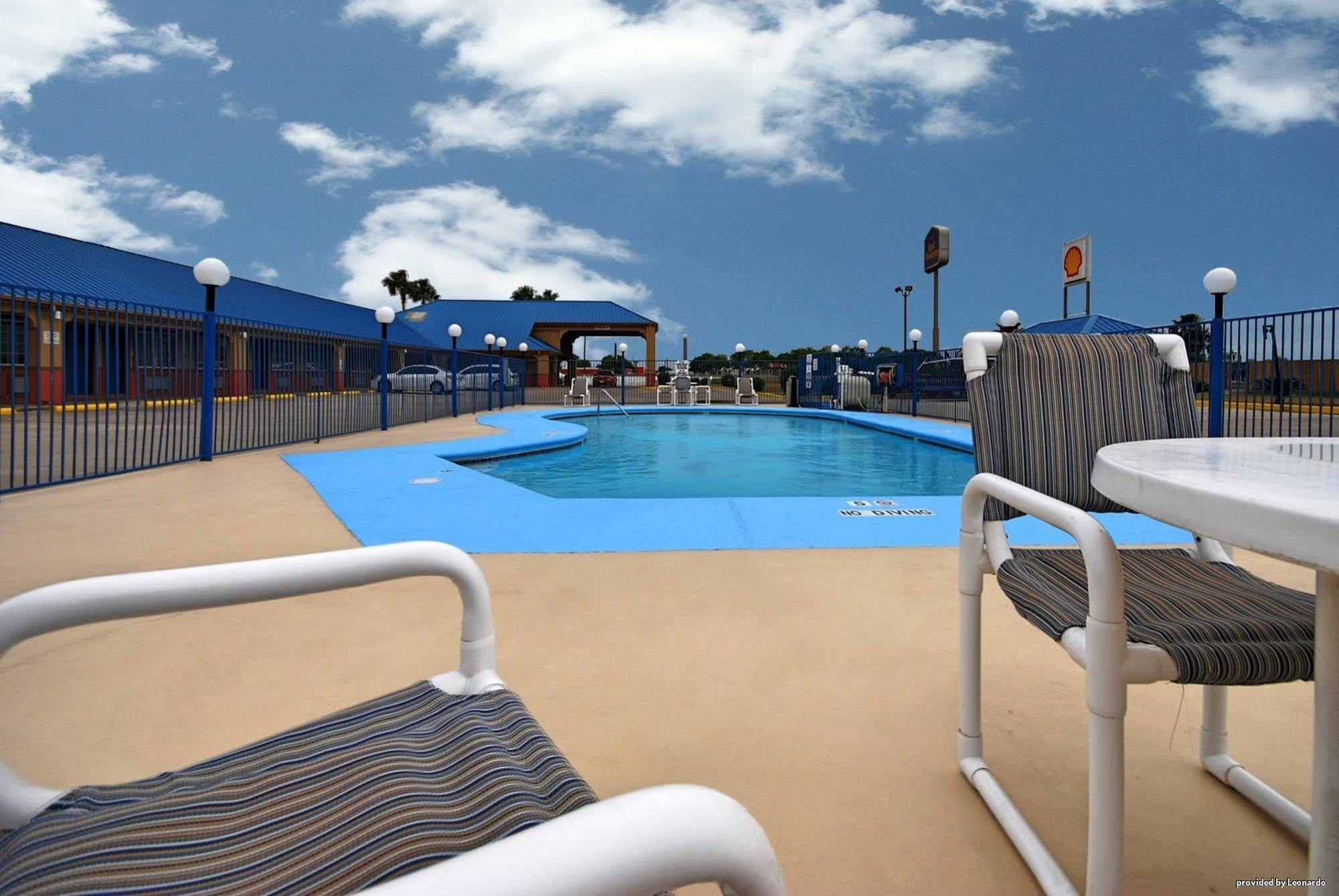 Americas Best Value Inn Sinton Exterior photo